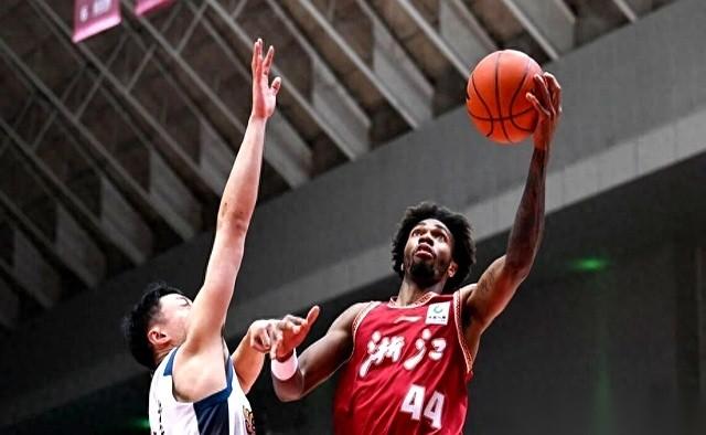 我跟你说，今年的CBA，简直就是神仙打架，不，是神仙、凡人、妖怪大乱斗。辽宁那