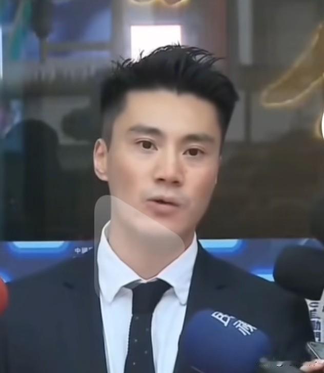 内斗刻进DNA！朱立伦旧部携“神秘大礼”硬闯国民党总部，外斗软脚、内斗疯魔!这就