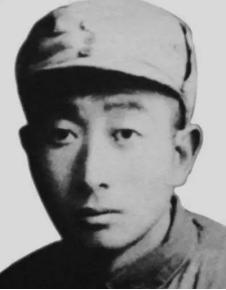 1954年，一个43岁的男人带着老母亲、妻子和孩子，顶着刺骨的寒风，走进了辽宁盘