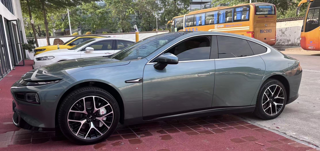 P7i的设计可以说是小鹏的巅峰之作