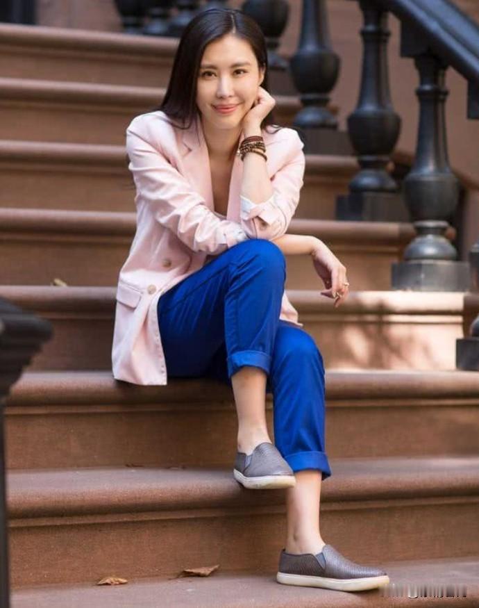 吵翻了！享受婚姻红利却硬凹孤勇者，田朴珺沉默回应争议！两年前的一段15秒旧视频近