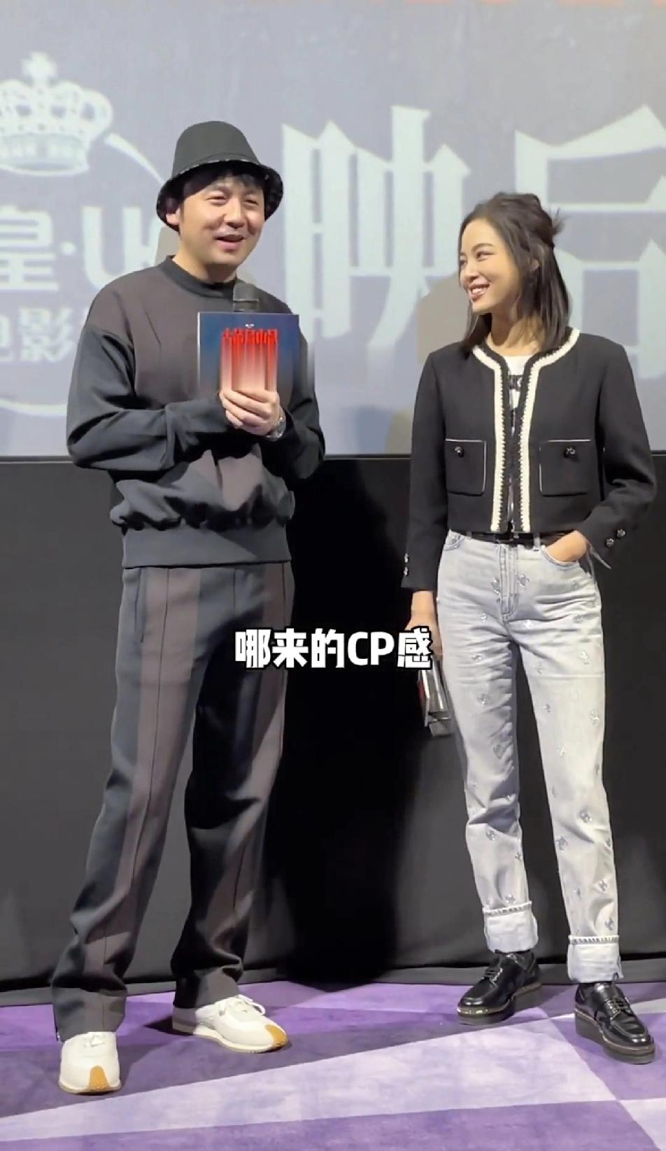 一顶帽子毁了雷佳音这么潮的一身打扮，哪个造型师非得让雷佳音戴个帽子？这不是坑人吗