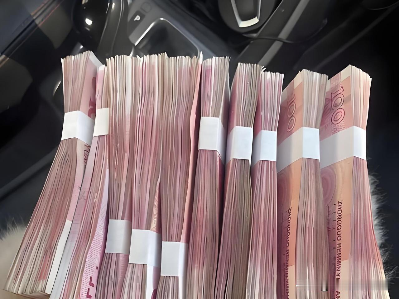 国债的利息跟国有银行的利息，10万元到底差多少？9月份刚刚发行的三年期国债利