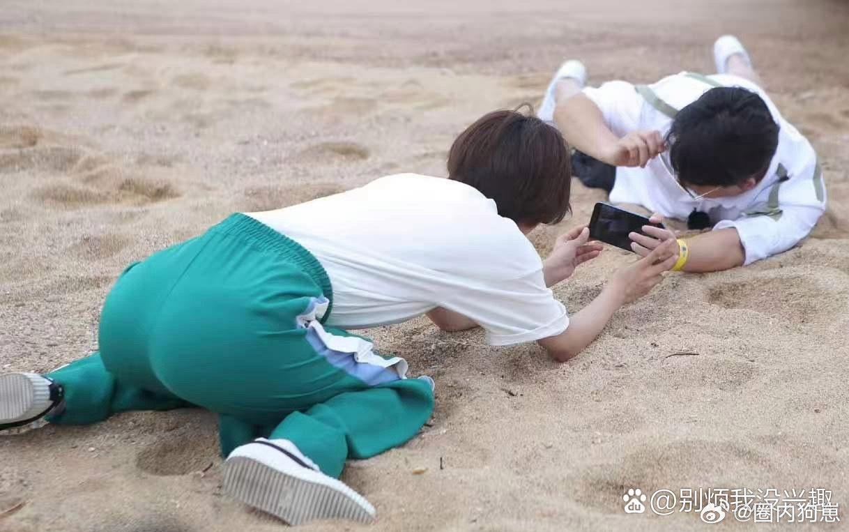 回看王珞丹早期综艺，身材也太绝了！线条紧致又匀称，元气满满，状态好到发光～