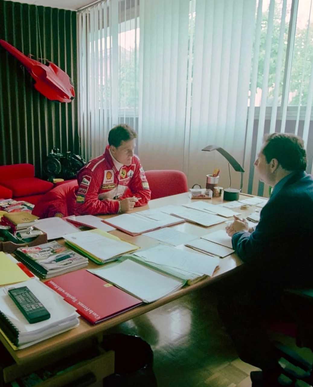 1998年迈克尔·舒马赫和法拉利CEO让·托德。意大利马拉内罗，法拉利公司总部