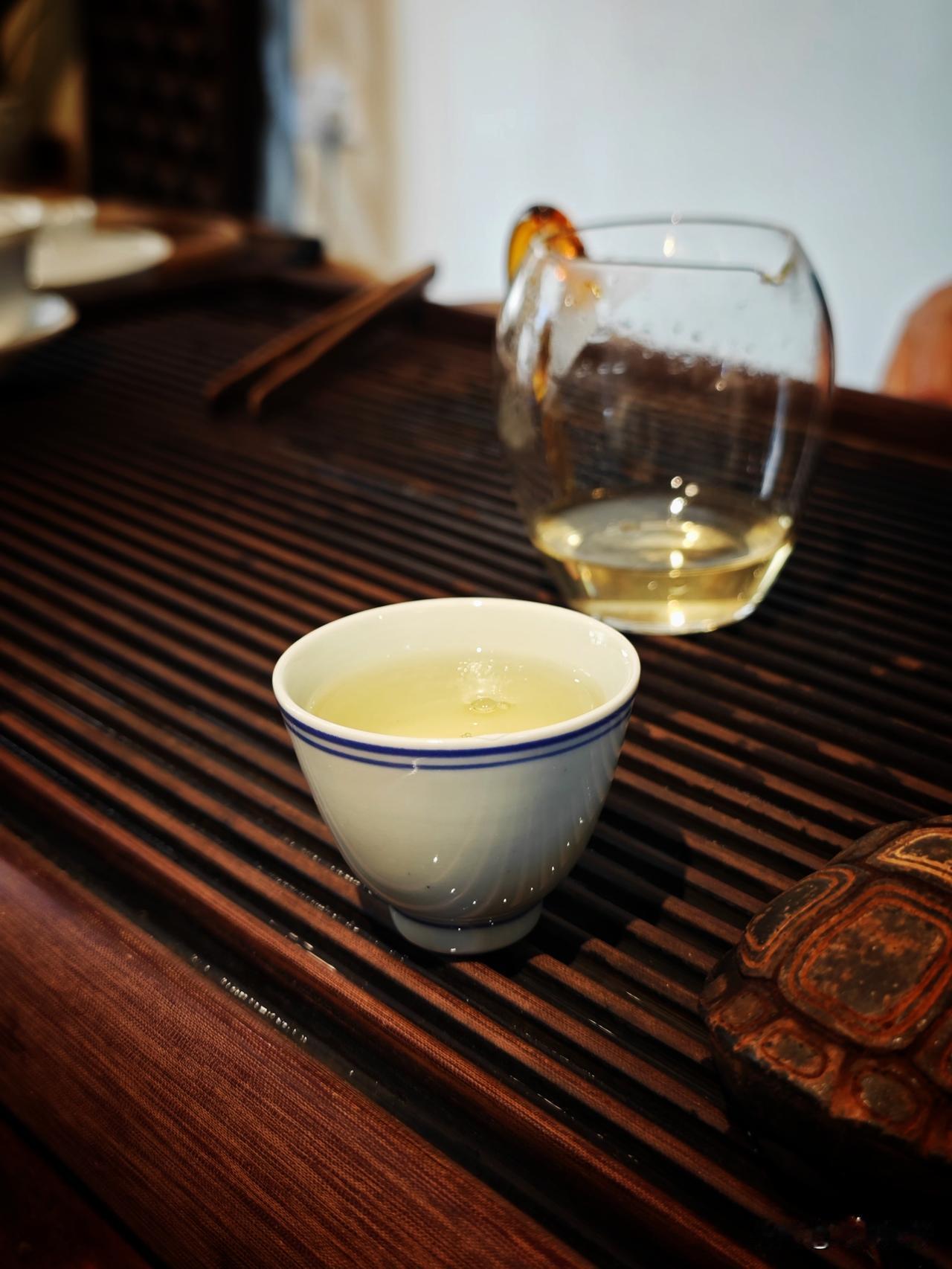 普洱茶最讨厌的三种味：生茶的青味，熟茶的堆味，老茶的仓味喝普洱茶的人，往往被