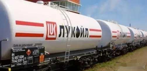 海外新鲜事11月1日，立陶宛铁路公司宣布，为避免美国和英国对卢克石油公司和俄罗