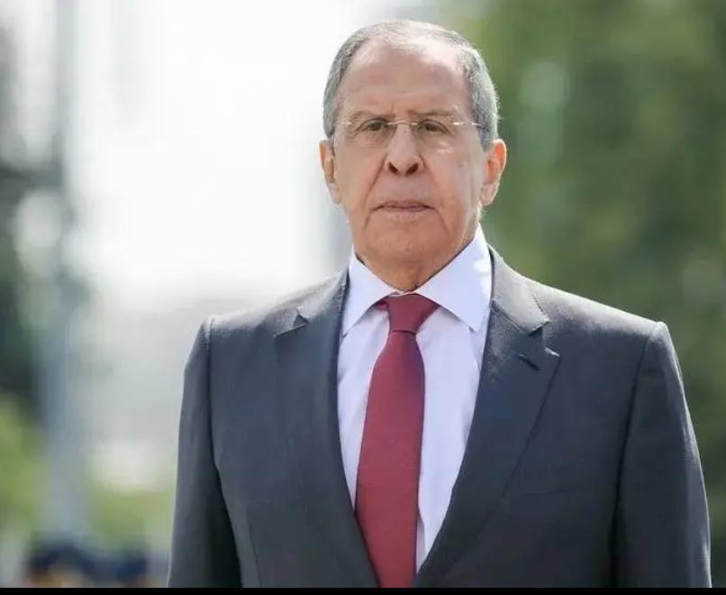 俄罗斯外长拉夫罗夫昨天（4月16日）说：“我建议美国，但凡对某个国家的政府感到不