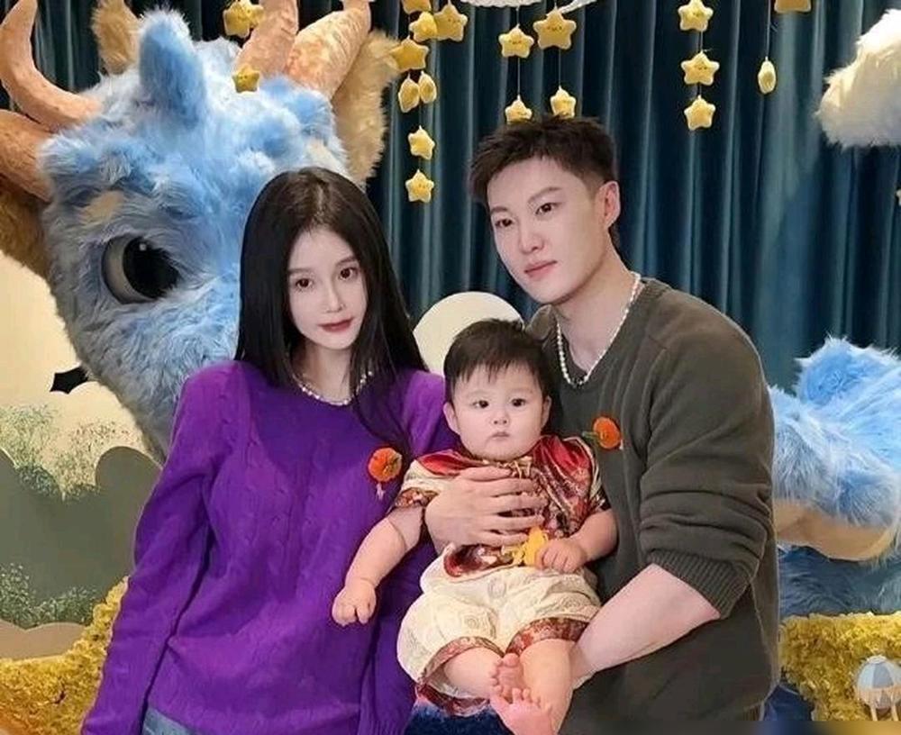 最反直觉的是：豪门婚姻里最贵的不是婚礼，是“没签协议”的那句信任。赵本山反对婚