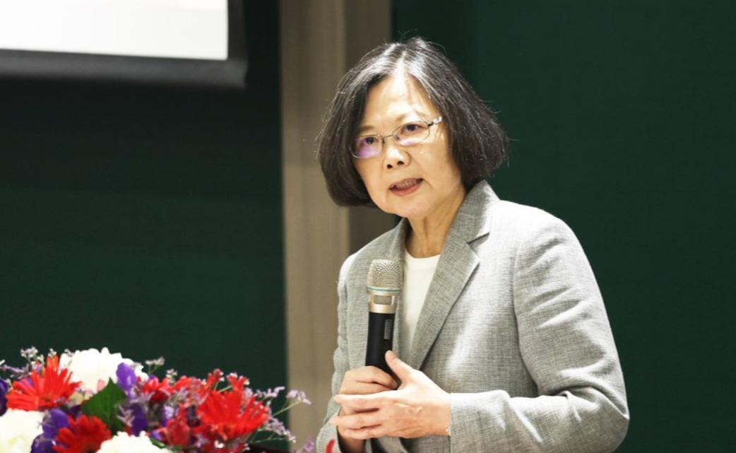 *没谈好，蔡英文尴尬。北京时间6月27日，蔡英文强调自己在6月23日至25日奔赴