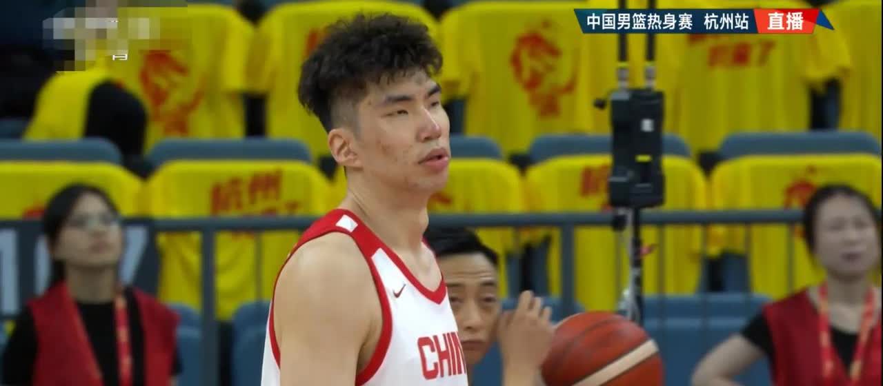 中国男篮替补中锋余嘉豪真是太让人喜出望外了！在今天进行的中国男篮和委内瑞拉男篮的