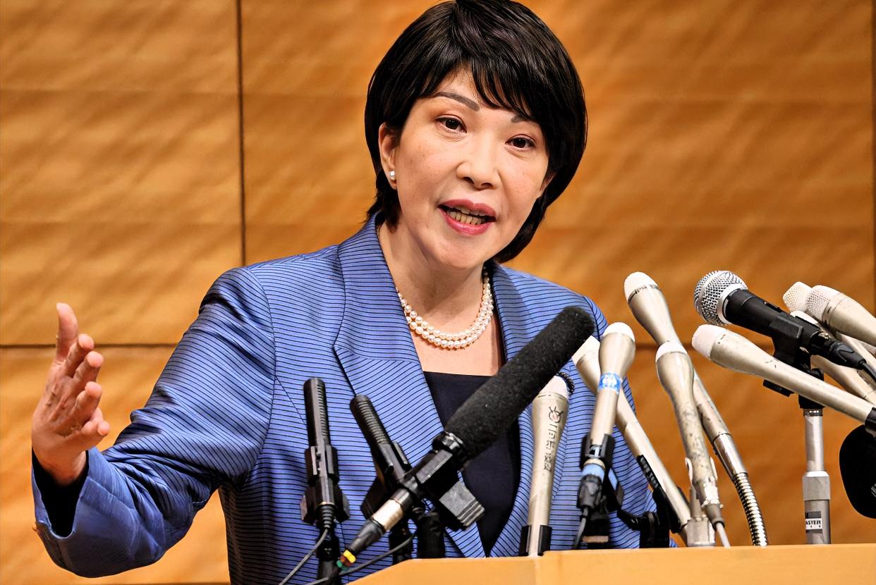 麻生太郎为何带头反高市早苗？日本政坛内斗的三重真相日本政坛近期上演“反转剧”