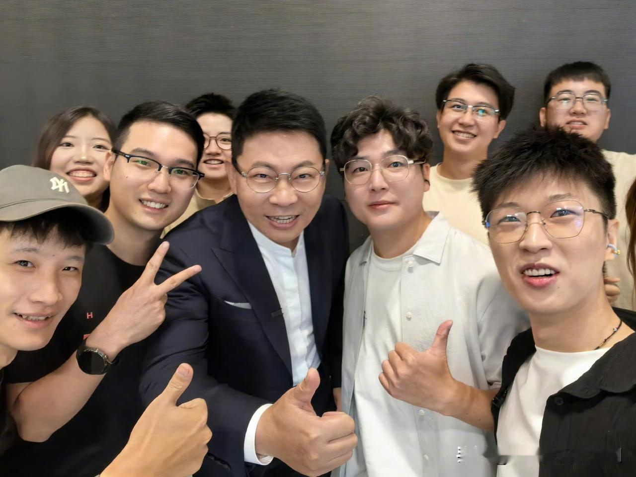 华为新品PuraXview售价不会那么高，从所有的内存版本都是12g就能看出