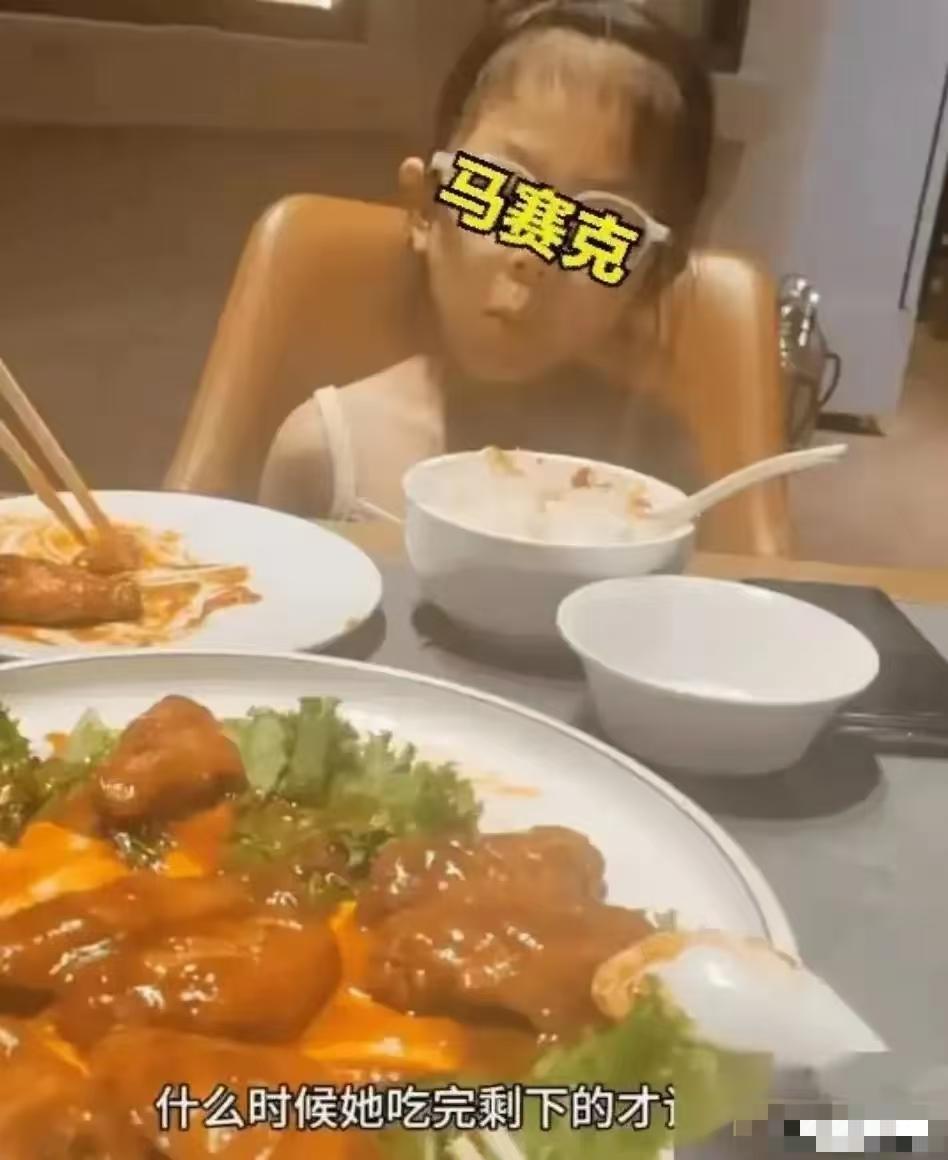 这种养不熟的二婚妻和继女儿，还留她们干什么？真等到她们把你吃干抹净时，再一脚把你