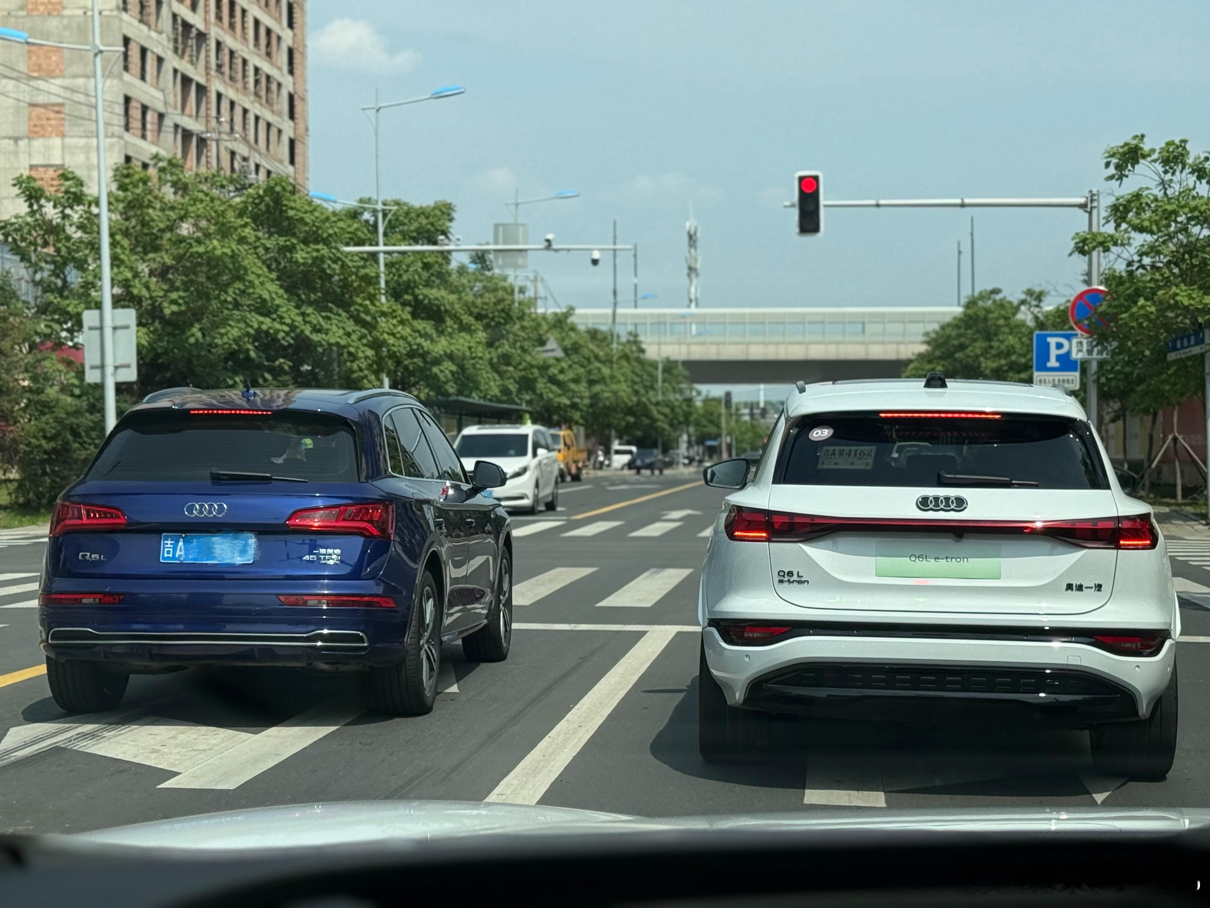 大家帮忙挑一个：左or右？[大笑]​​​