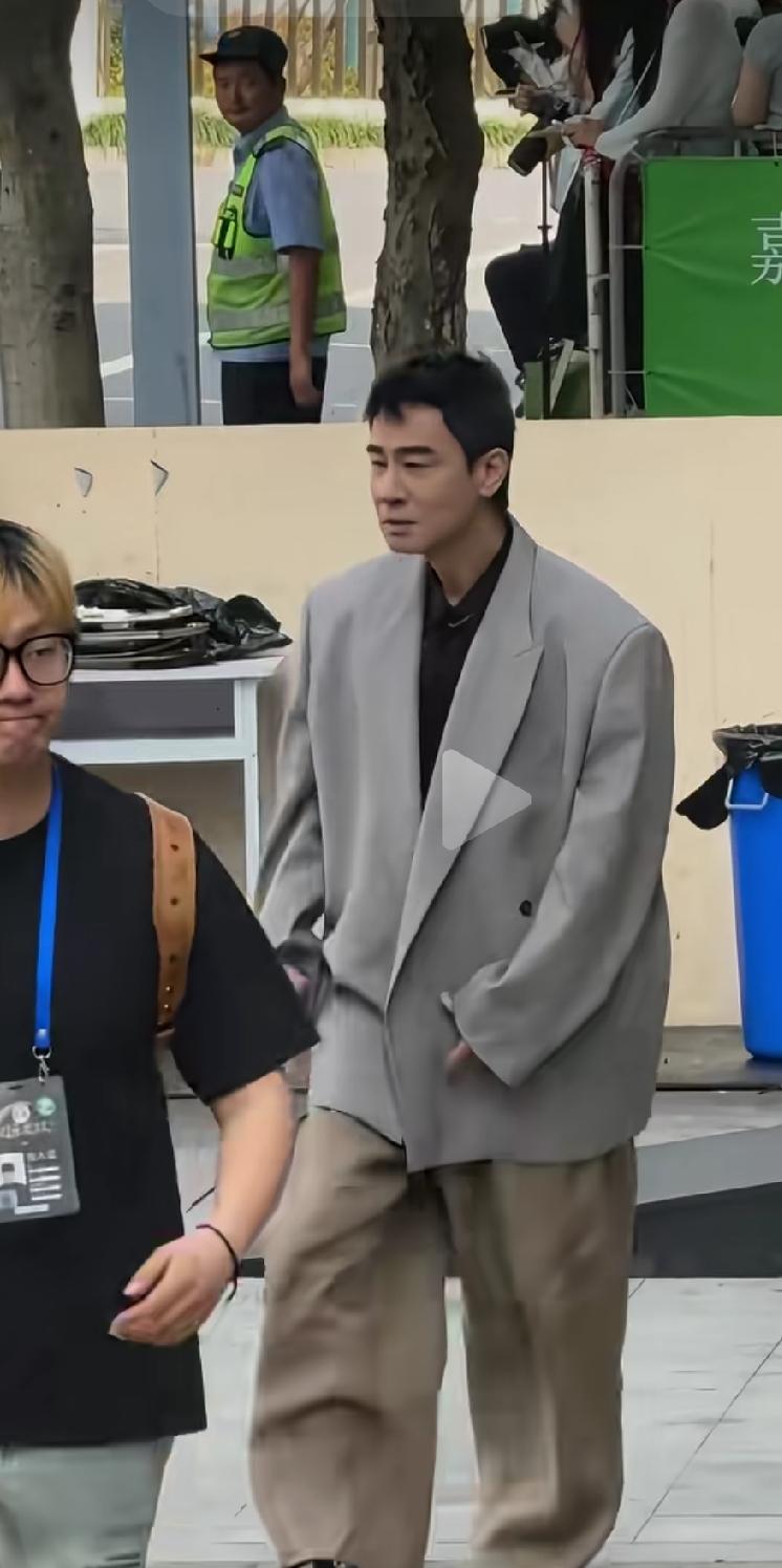 姚明：我西服呢？为啥明星都喜欢穿不合体的衣服？