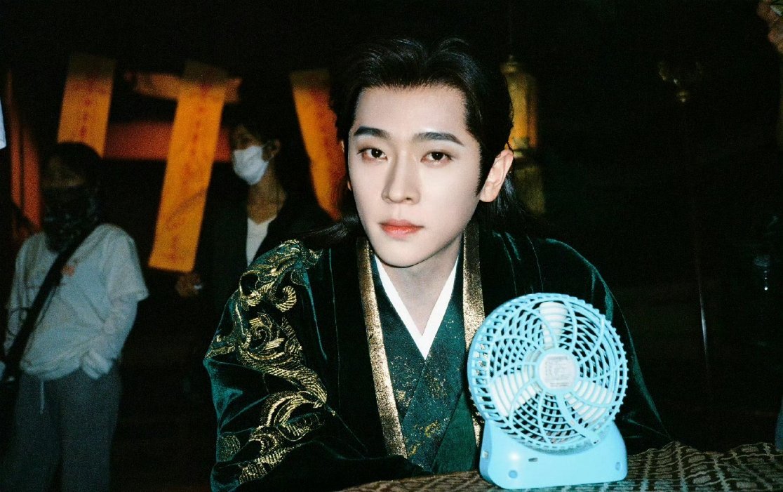 周也、丞磊在🥝播着《你好1983》《成何体统》，结果《锦月如歌》悄悄上了年榜，