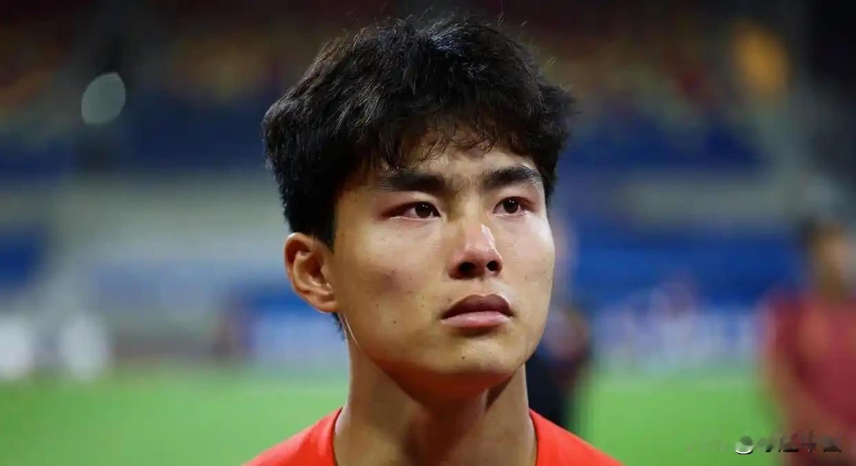 国足新名单一出，很多人只看到“又招小孩”，其实真正信号是：邵佳一开始把国家队和亚