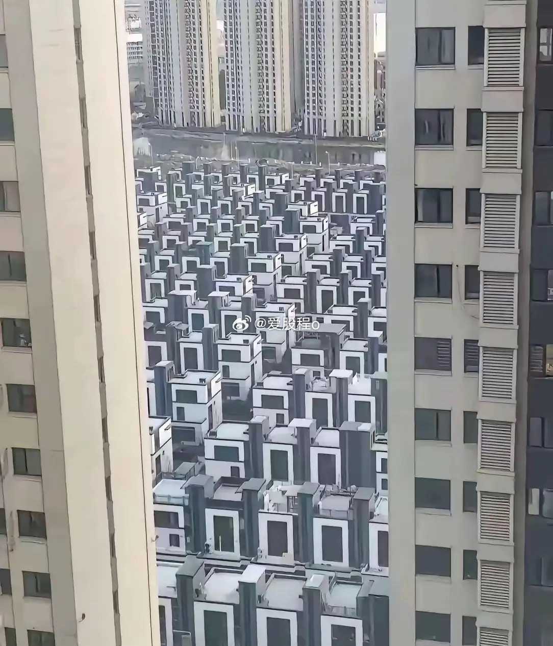 朋友们，请给这个小区取一个霸气点的名字？