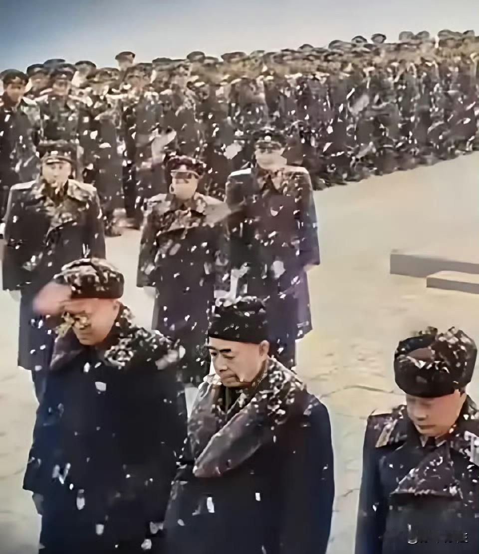 老照片欣赏：上世纪1958年，中国大年三十；正在朝鲜访问的周总理了婉拒了朝鲜