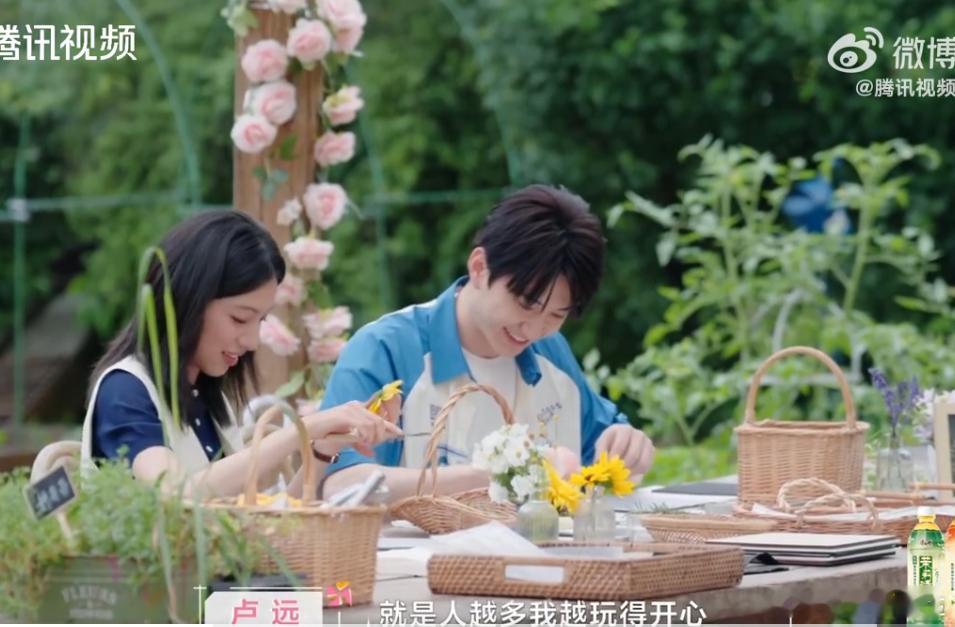 王乐晨卢远同款保护色原来那些玩笑形式的表达，是他们给彼此的“缓冲带”，不用怕直