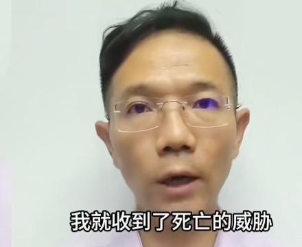 看到律师透露的这些细节。这个案子不简单。开庭之前就受到威胁！死者身上的伤