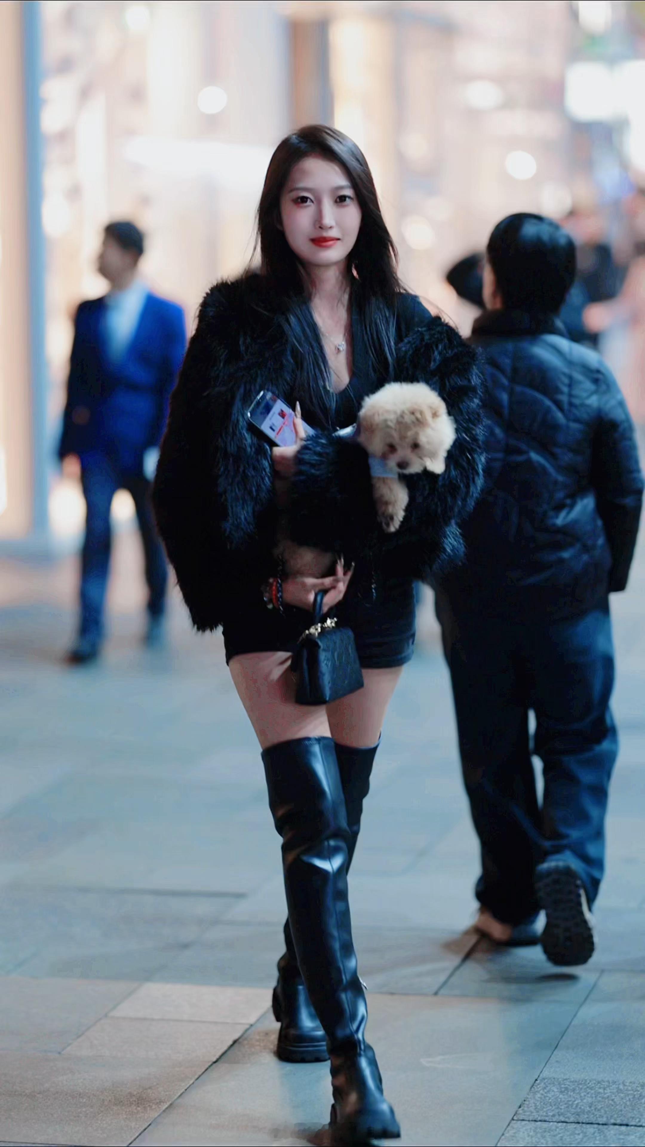 【成都街拍】周五，宝贝们早安！丨摄影拍照每日穿搭