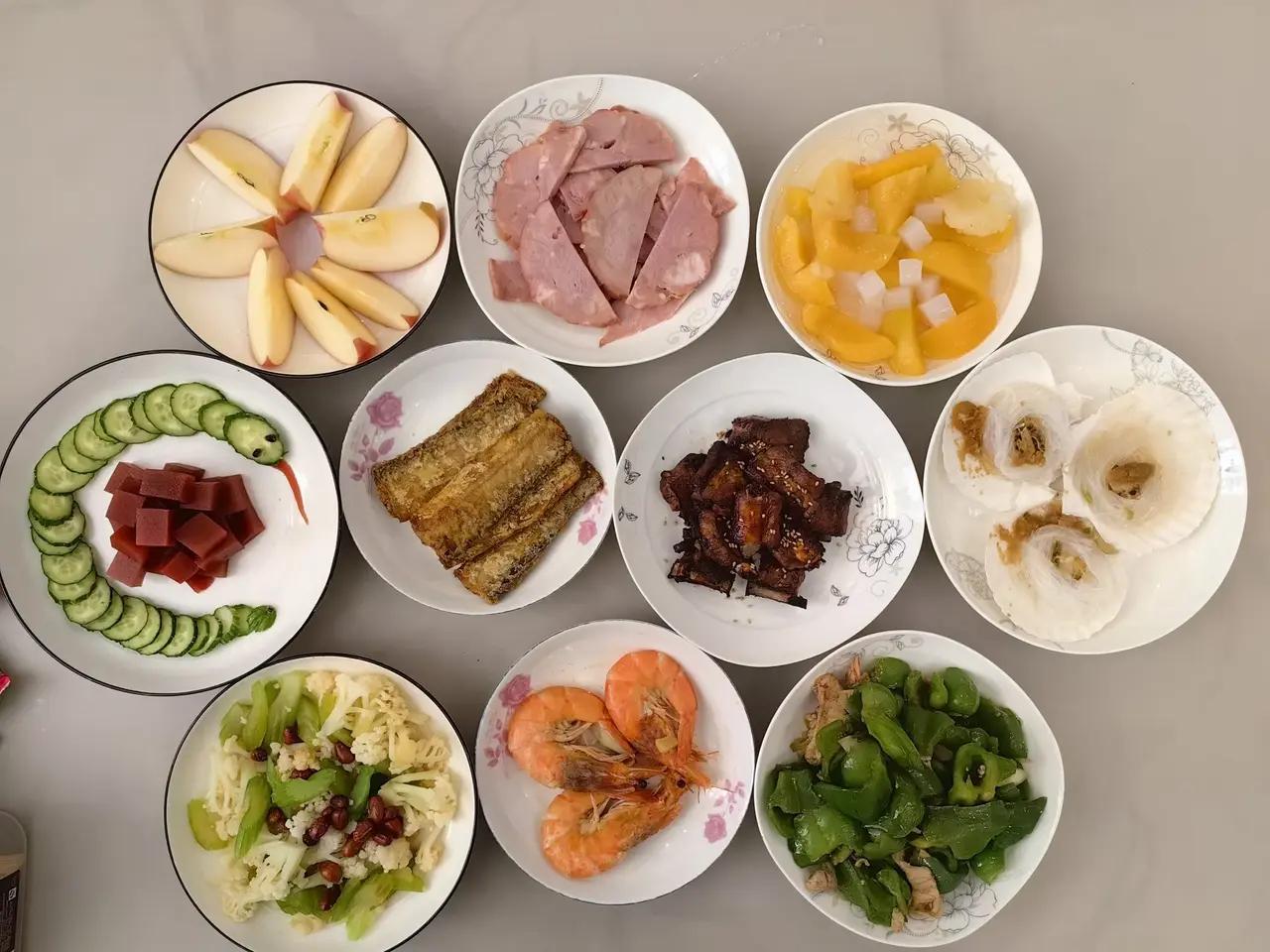 晒晒我去年做的过年饭，居然火了，被评为最寒酸过年饭[笑着哭]