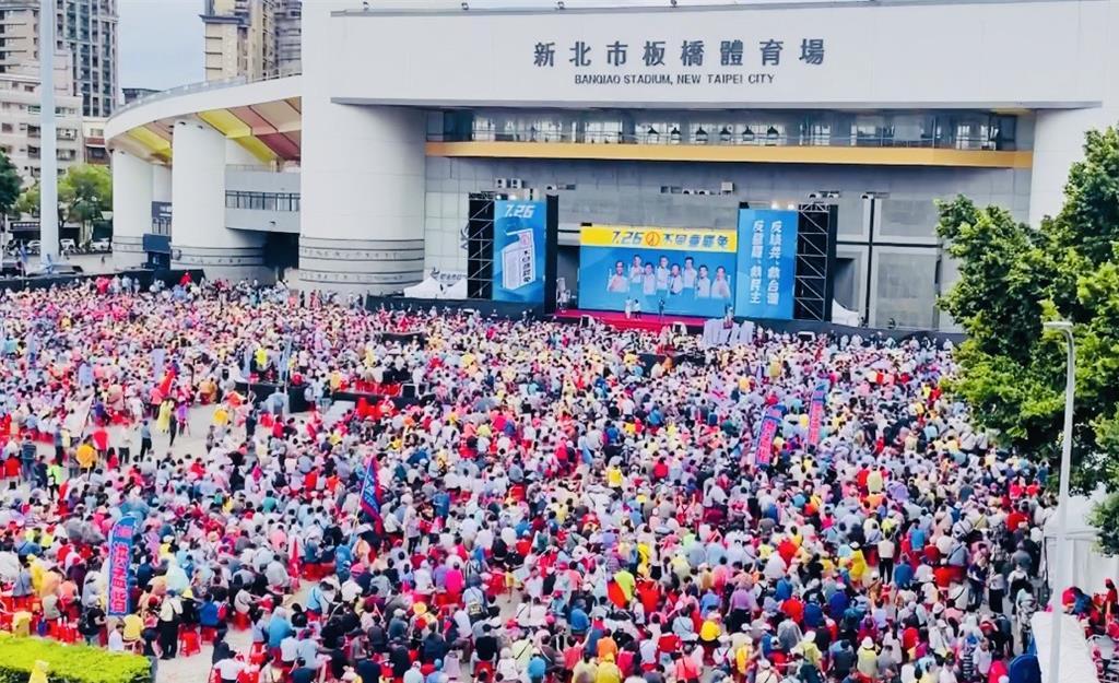 朱侯同台率蓝军“反恶罢”卢秀燕携黄国昌台中携手图再赢 国民党今（19）日在