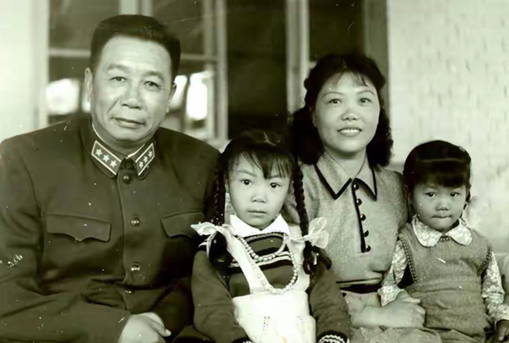 1980年，开国上将陈士榘与妻子范淑琴经法院调解离婚，为这段始于1941年的革命