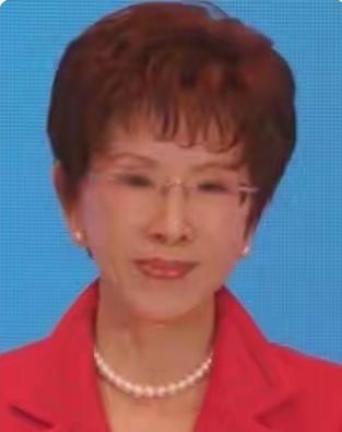 洪秀柱这次是真豁出去了77岁高龄，本可安享晚年，却在国民党大会上，当着郑丽文、韩