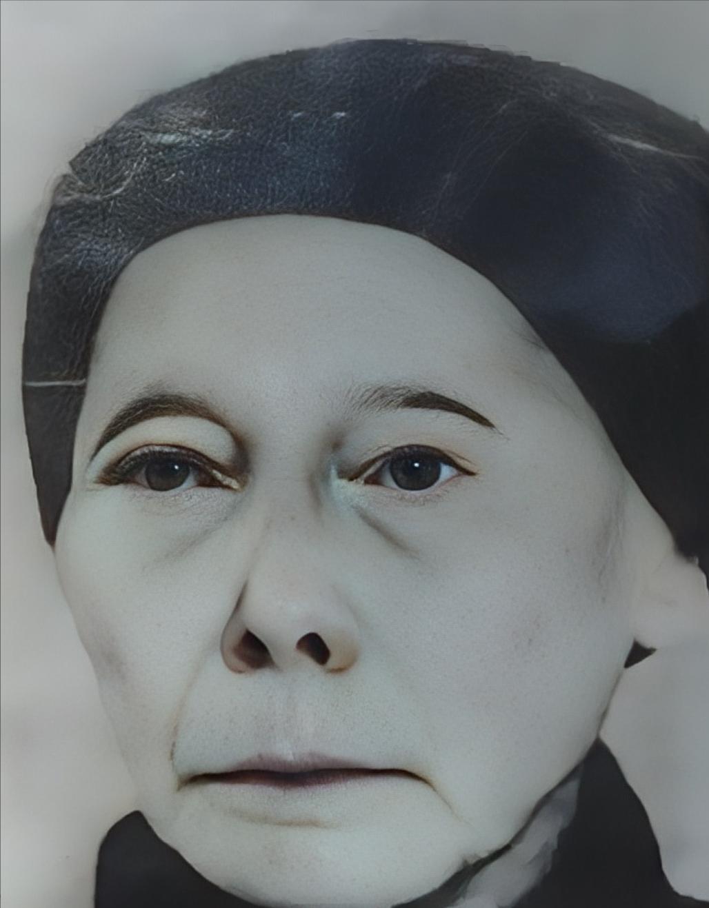 1933年，主席躲进农妇家。没想到，敌人搜查时，农妇却说：“你们要找的人，在我家