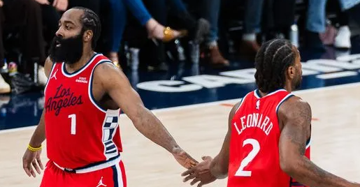 哈登性格本来就比较低调只不过大学时期太厉害，不得不得分。进雷霆，控卫威少，只