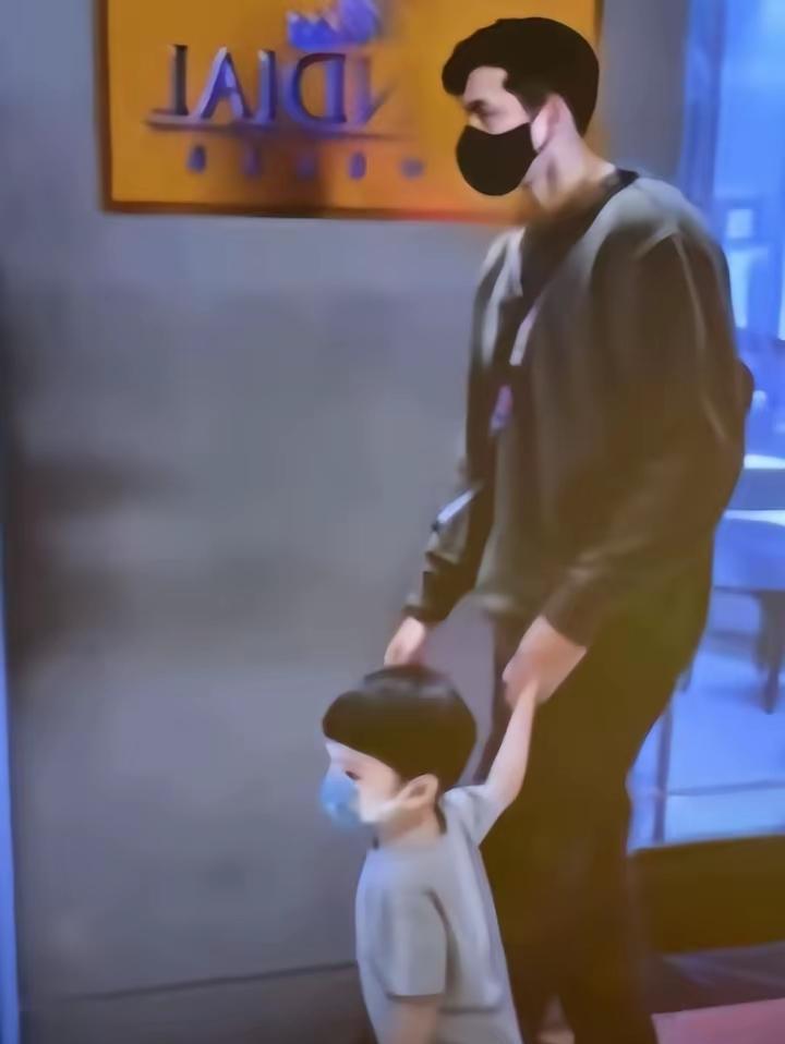 韩娱顶流玄彬的颜值可谓是越老越有韵味年轻时似乎并不起眼可一到四十岁，那变化