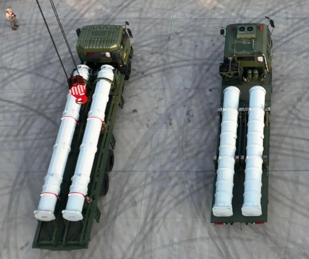 850大筒真面目这次海军某部开训动员仪式上，让我们见识了自己冷热共架垂直发射装置
