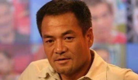 1994年，王志文抢走了尤勇智的女友许晴，尤勇智到葛优家痛哭，葛优安慰他说：“