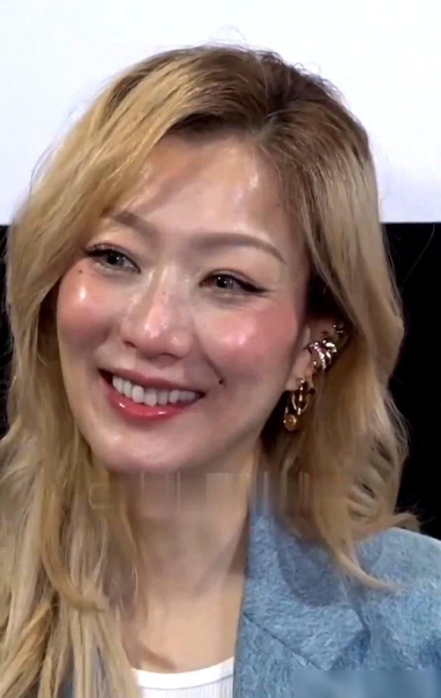 你敢信？53岁郑秀文硬拉近90斤！甩了20年一天一个苹果的节食噩梦以前饿到