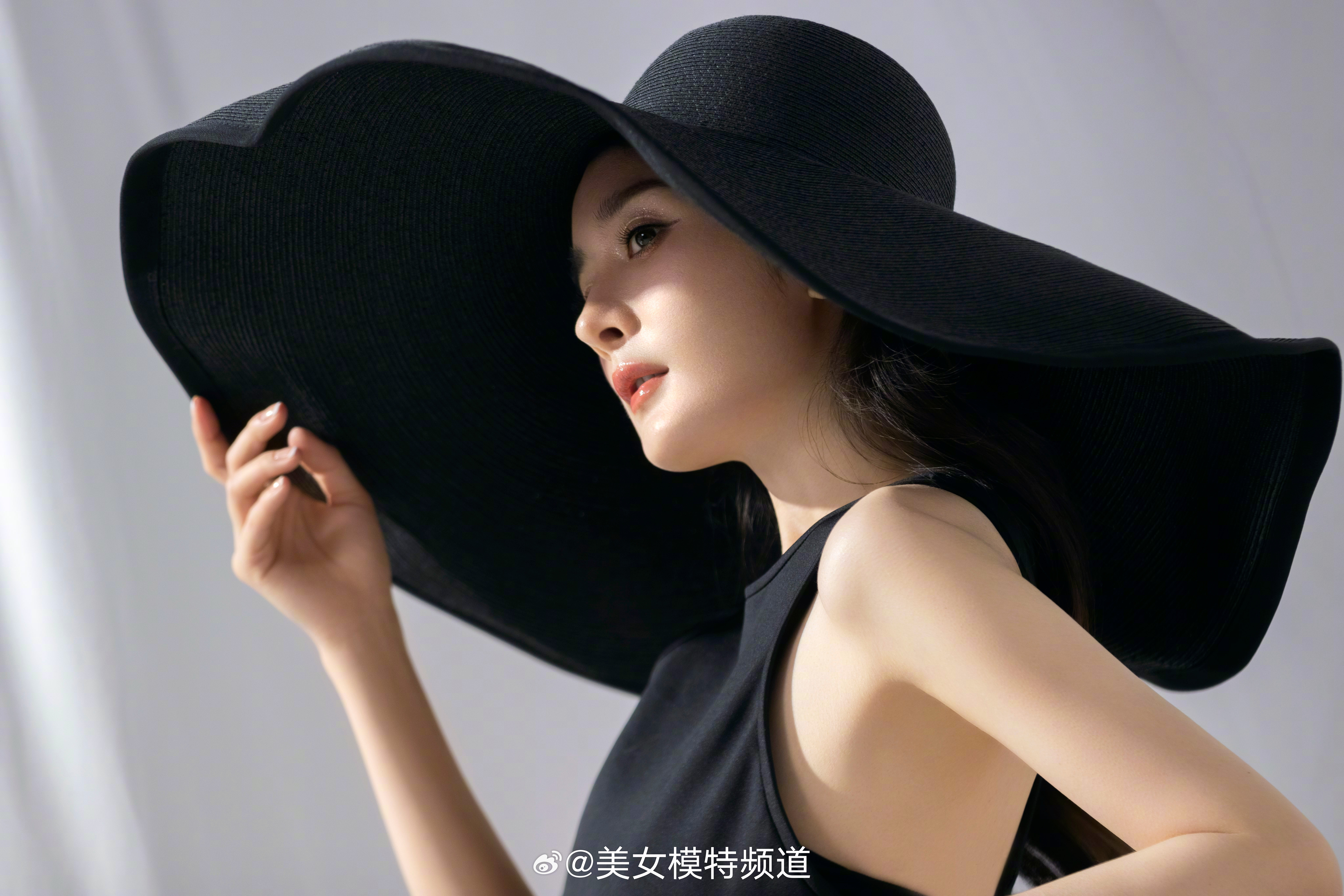 杨幂纯白氛围光影大片