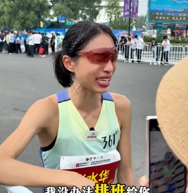我觉得这位拿冠军的护士哭的好可怜，我老公说，可怜啥，可恶才是真的。我问他为啥