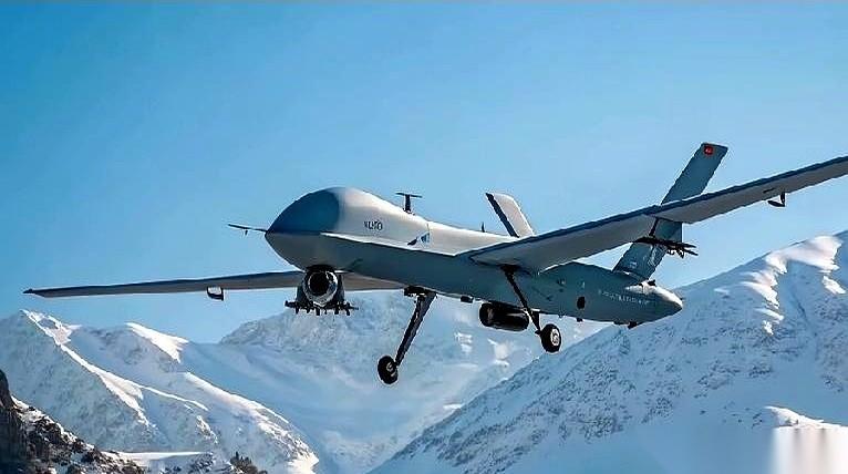 几十万美刀一枚的导弹，去打一架几万块钱的无人机。这笔账，但凡小学数学及格了，都