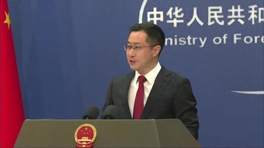 在中国方面完全否认日本的冲之鸟礁是岛屿，并且不承认日本设定的专属经济区合法后。日
