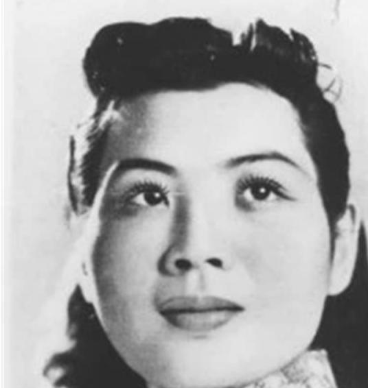 民族英烈！1942年，上海国际酒店内，一名当红女影星服毒自杀，事件轰动整个上海，