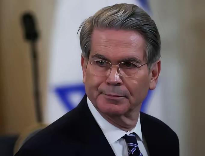 熊猫攥着“药瓶子”让美国整晚睡不着觉！财长贝森特嘴上说着稀土的事，暗地里却把自