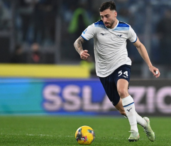 据《米兰体育报》报道，米兰老板卡尔迪纳莱已经批准在今夏引进拉齐奥后卫吉拉。米兰需