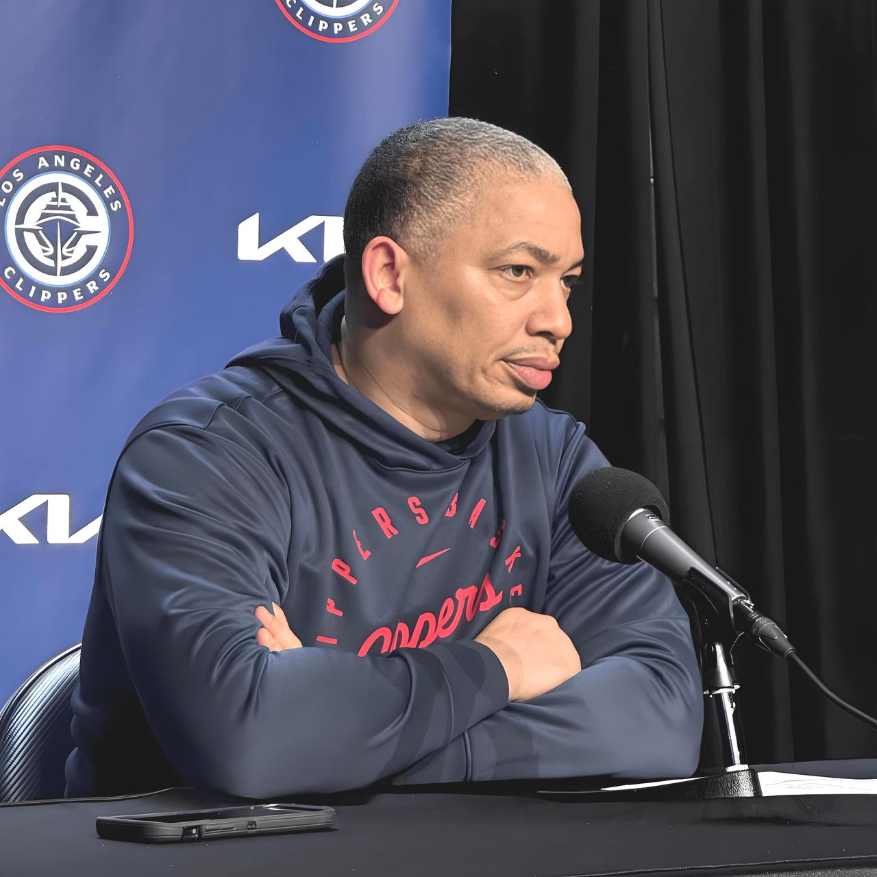 不玩了？伦纳德缺席，泰伦卢请假，感觉快船要有大事发生！近期的快船状态不佳，遭