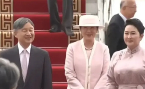 中国应对下周一将借道回国的德仁天皇做点什么，好帮助他好好反省《共同社》7月9日