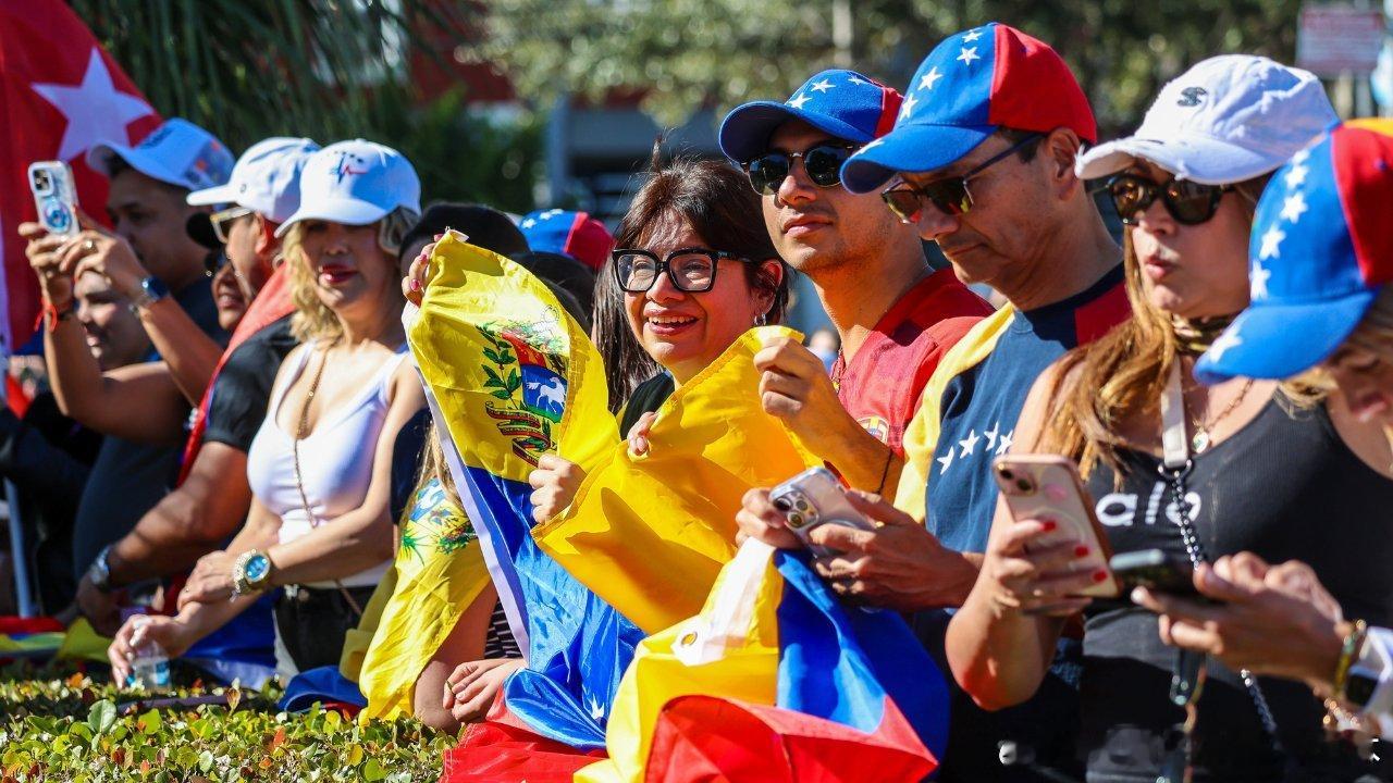 【黄金时代】由于马杜罗看上去实在是过于遭恨，而且是敢怒不敢言的恨，那种恨到骨子里