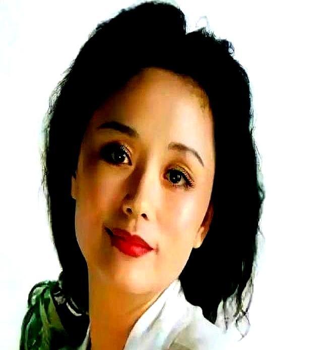 25岁，丈夫偷腥，她拎包就走，只抱走红被子。没钱，没房，儿子也先放前夫家。