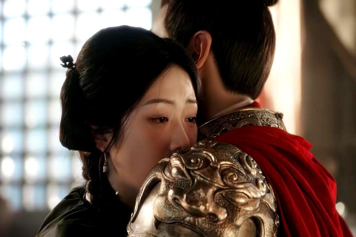 《大生意人》第12集预告，古平原最终离开了玉儿回家了，母亲见到他喜极而泣。古