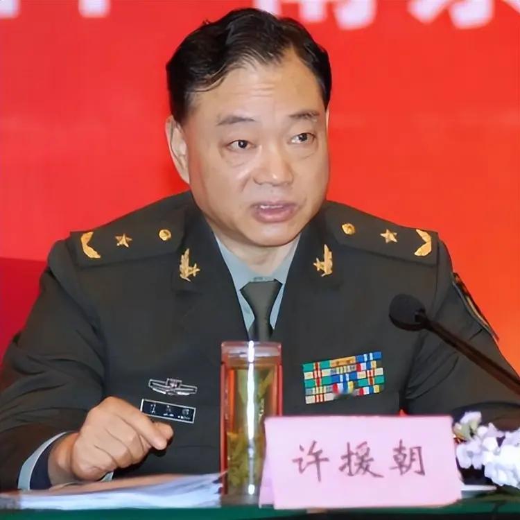 许援朝，男，汉族，1951年2月生，河南新县人，1969年9月加入中国共产党，1